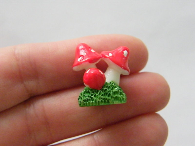 4 Mushroom embellishment miniature fairy garden resin L52