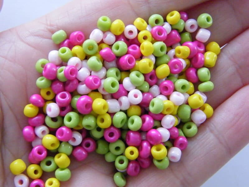 400 Spring seed beads 