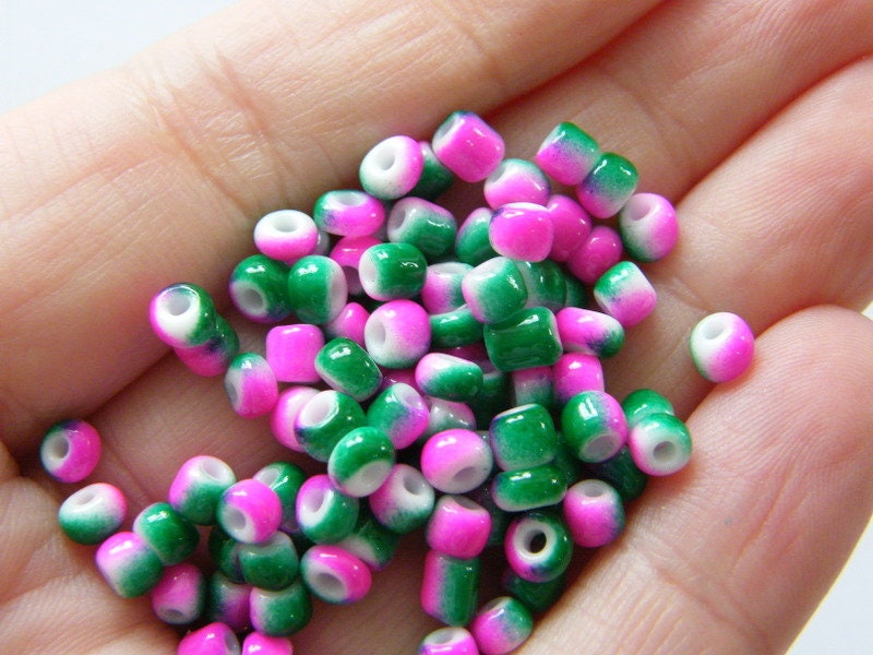 200 Seed beads fuchsia green and white 4mm SB96