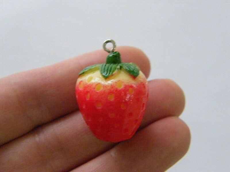4 Strawberry pendants red green resin FD461