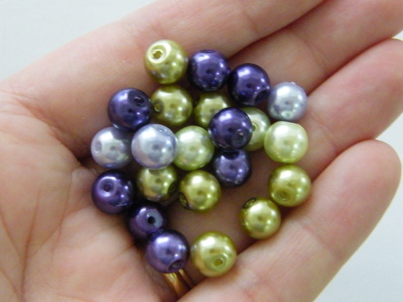 100 Lilly beads mixed 8mm glass AB157