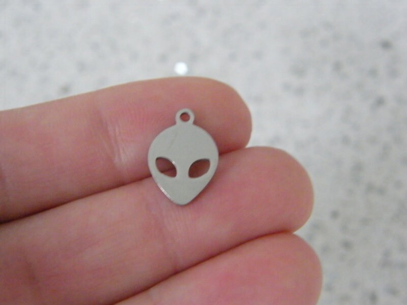 2 Alien charms silver stainless steel P117