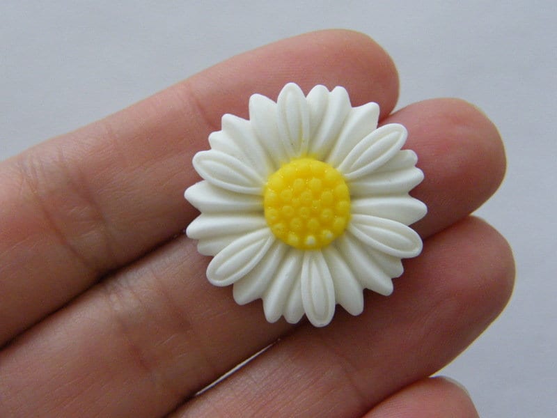 8 Daisy flower embellishment cabochons white yellow resin F368