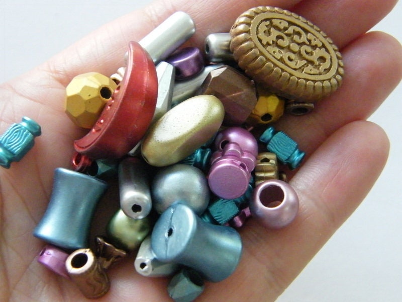 100 Assorted mixed beads acrylic BB705  - SALE 50% OFF