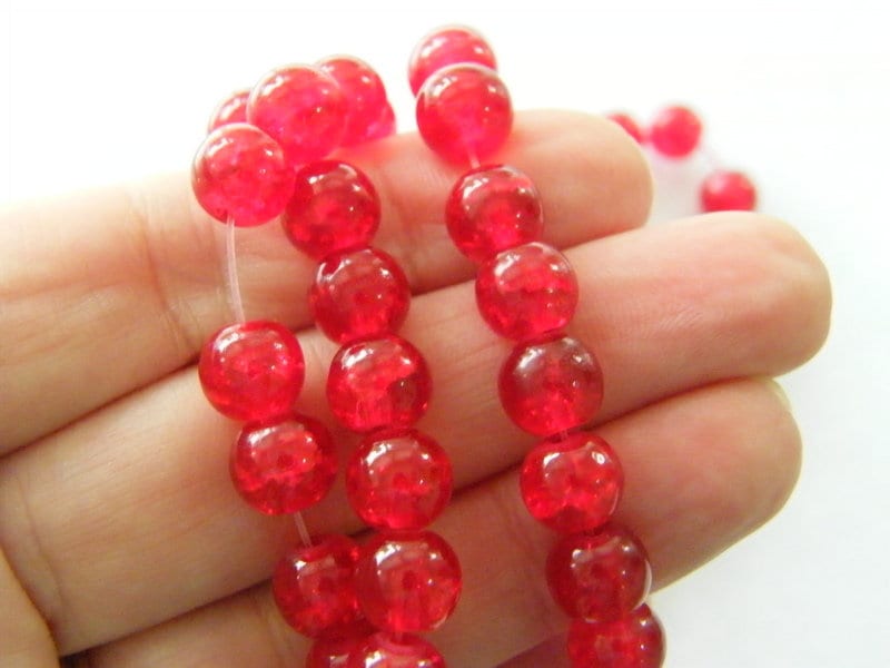100 Christmas red crackle glass beads B181