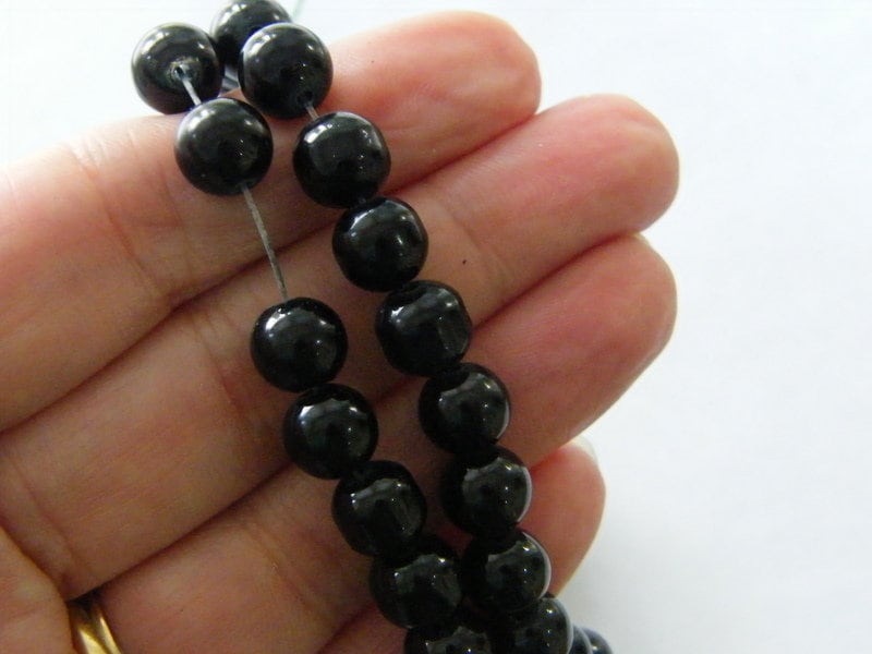 100 Black glossy beads 8mm glass B194
