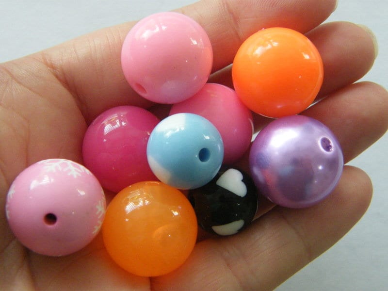 14 Bubblegum beads grab bag style ranging size random mixed  acrylic BB479