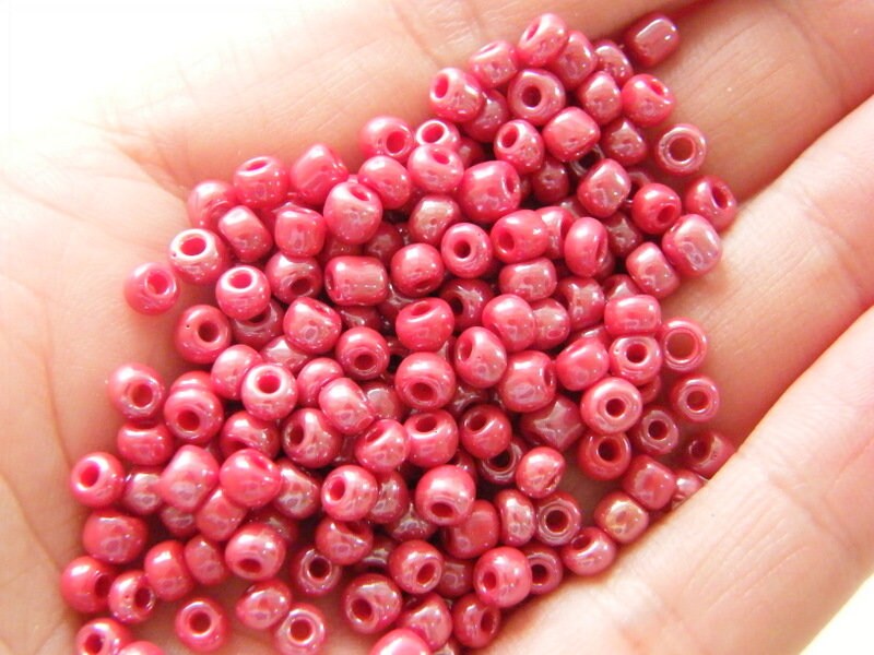 400 Seed beads crimson 4mm glass SB125B  - SALE 50% OFF