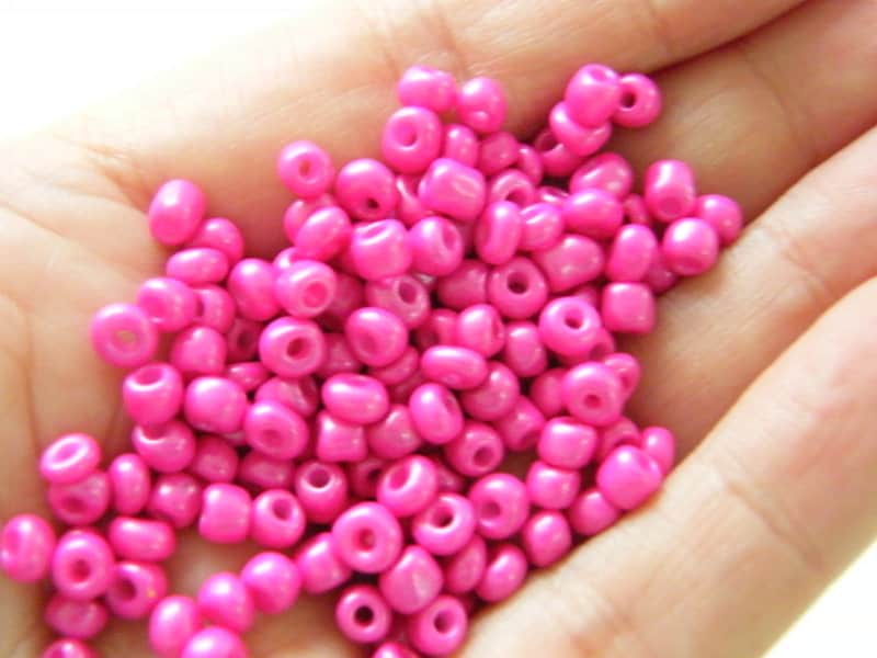 400 Fuchsia pink pearlized glass seed beads SB24