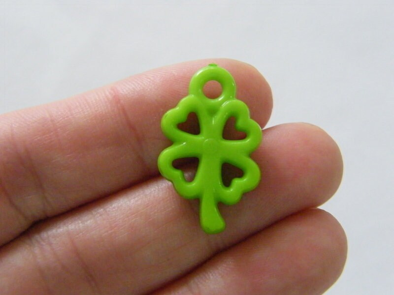 50 Four leaf clover charms green acrylic L182 - SALE 50% OFF