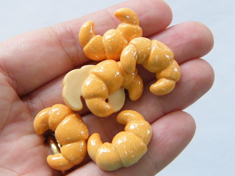 8 Croissant pastry embellishment cabochon resin FD499