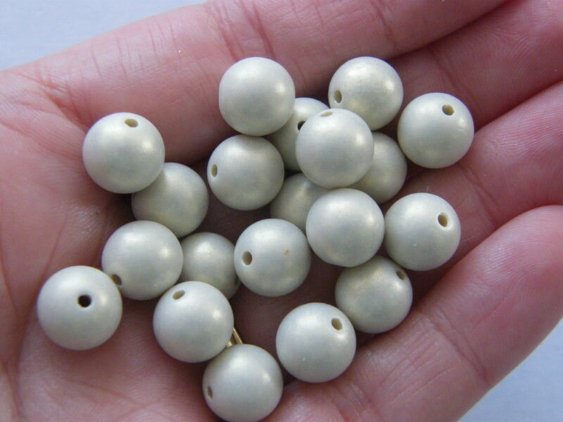 100 Beige beads 10mm pearlized acrylic BB530