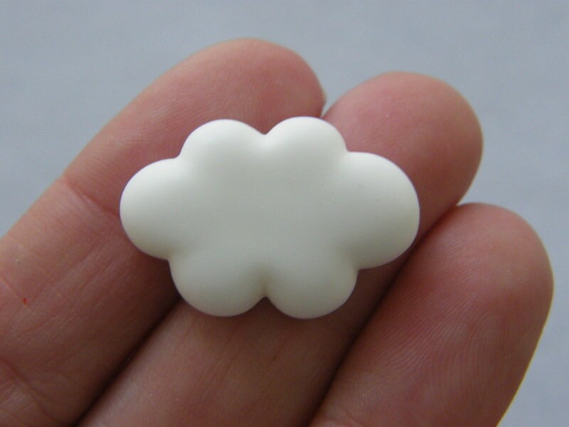 8 Cloud embellishments off white resin S226