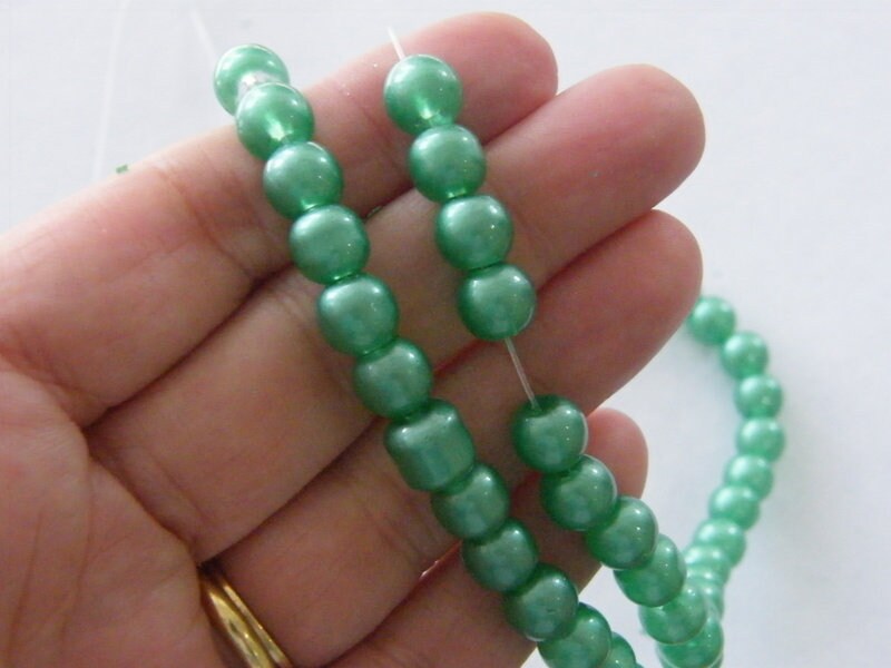 100 Medium sea green  beads 8mm glass B142