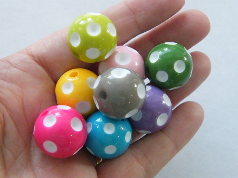 10 White polka dot beads random mixed 20mm acrylic AB655