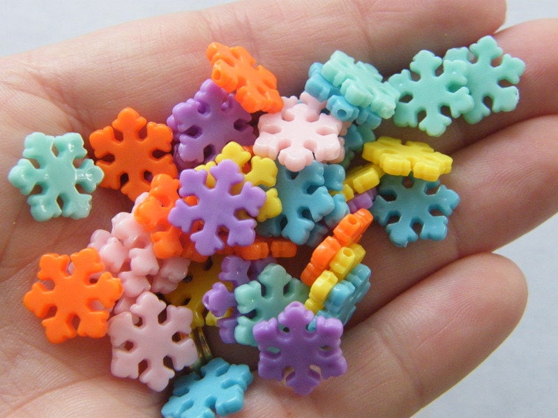 100 Snowflake beads random mixed acrylic BB516