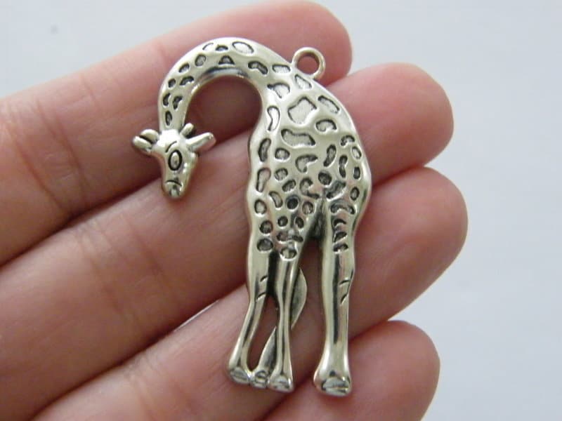 4 Giraffe pendants antique silver tone A1014
