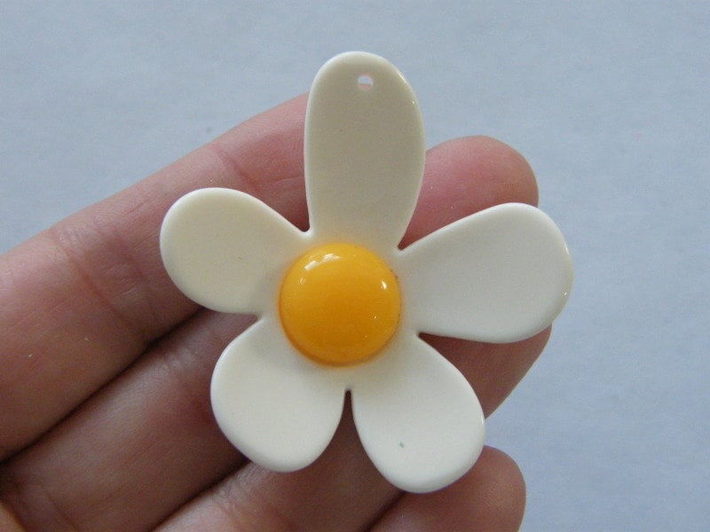 4 Flower pendants egg shell and yellow resin F2