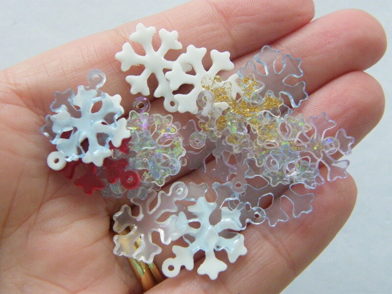 20 Snowflake charms random mixed resin SF59