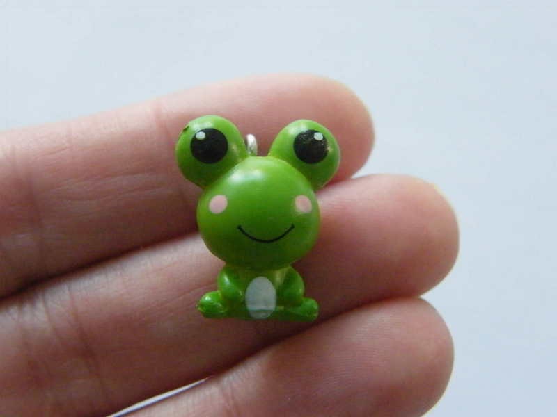 2 Frog pendants green resin A4