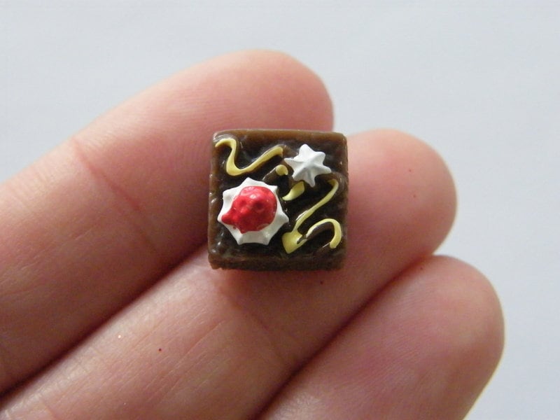 8 Brownie embellishment cabochons resin FD613