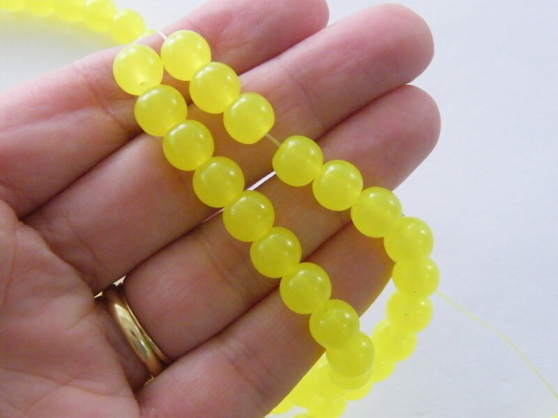 100 Yellow imitation jade beads 8mm glass B251
