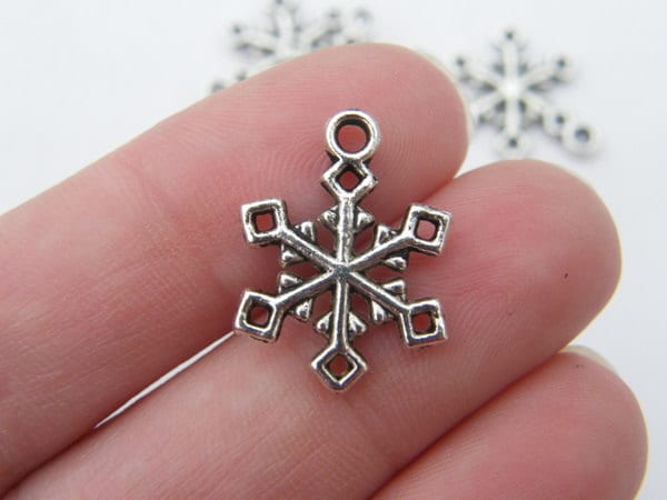 10 Snowflake Christmas charms antique silver tone SF6