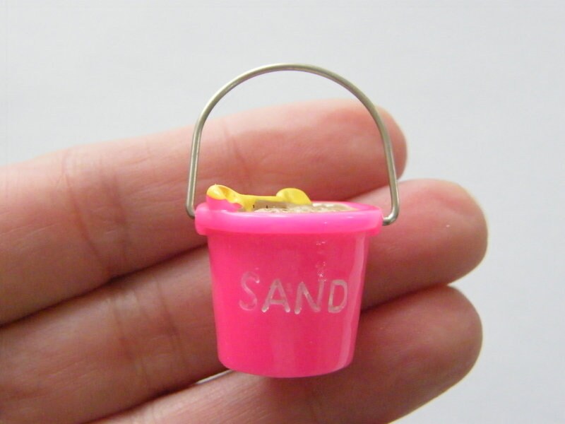 1 Bucket sea sand and spade dollhouse miniature resin P26