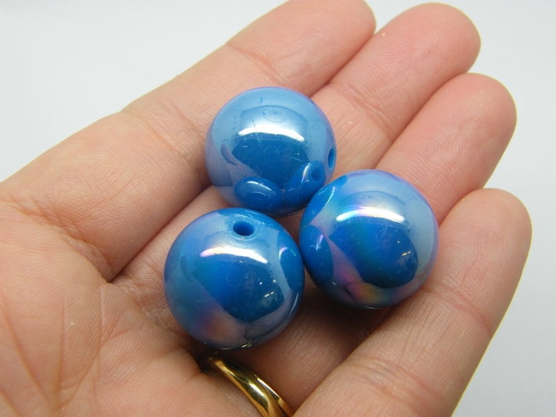 10 Beads 20mm blue AB acrylic AB579