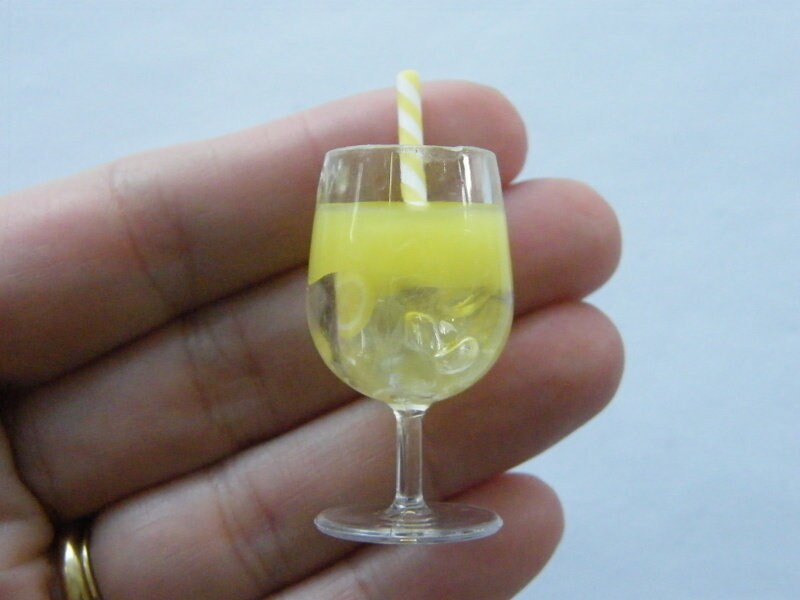 BULK 20 Cocktail pendants yellow lemon resin FD648 - SALE 50% OFF