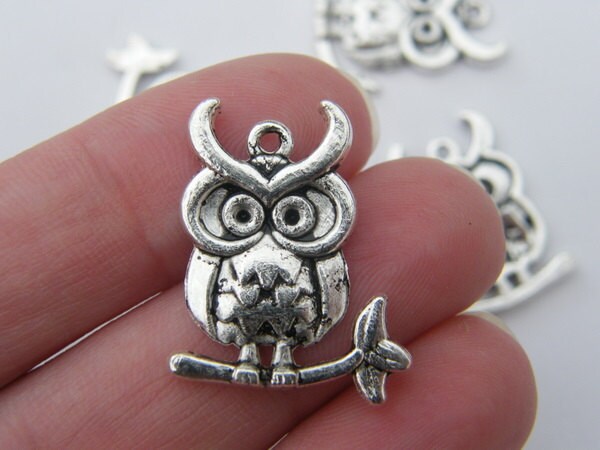 12 Owl pendants antique silver tone B304