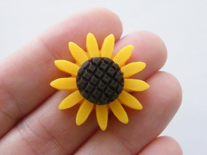 8 Sunflower embellishment cabochons yellow brown resin F167