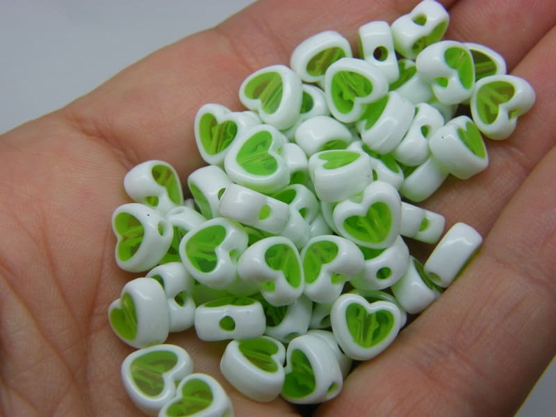 100 heart beads green white acrylic AB288