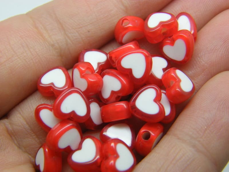 100 heart beads  red white acrylic AB302