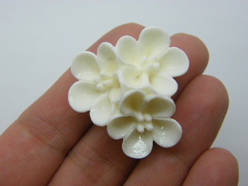 BULK 20 Flowers embellishment cabochons white resin F288 - SALE 50% OFF