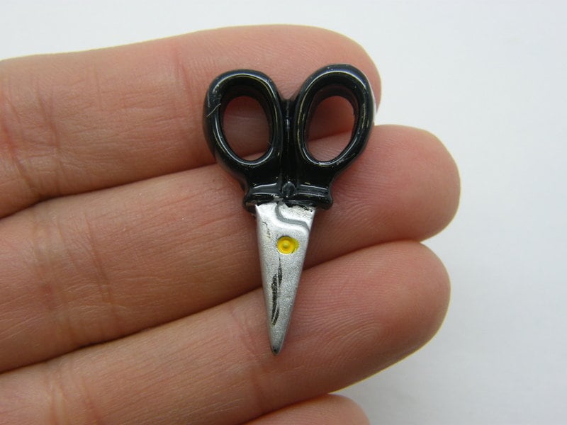8 Pair of scissors embellishment cabochon resin P107