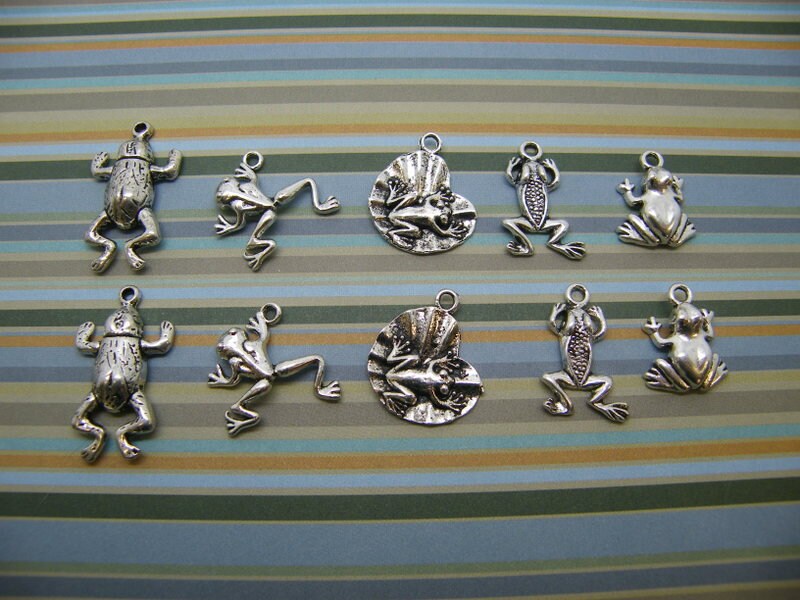 The Frog Collection - 10 antique silver tone charms