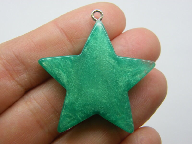 2 Star pendants green resin S57