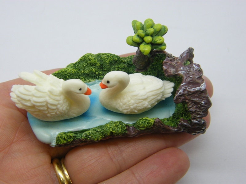 1 Swans pond 3 part set miniature resin B36