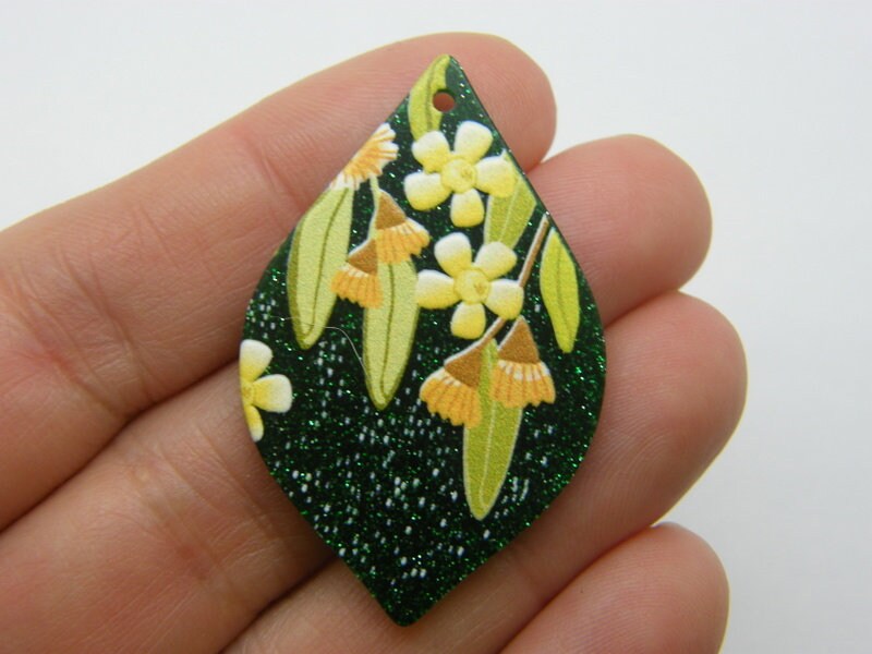 2 Flower pendants green and yellow  resin F453