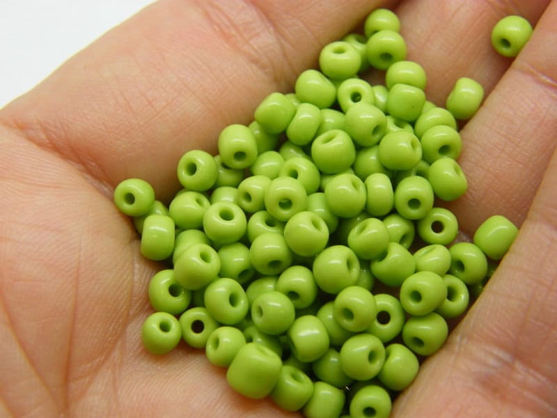 400 Green seed beads glass SB44