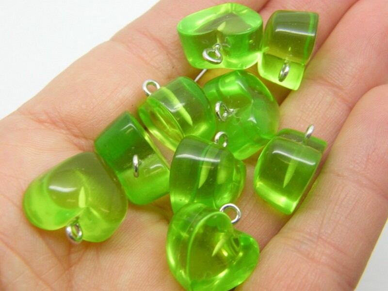 10 Heart charms imitation jelly green resin H53
