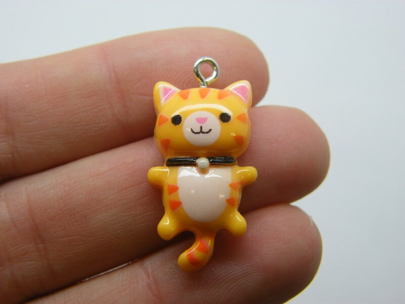 2 Cat charms resin A1186