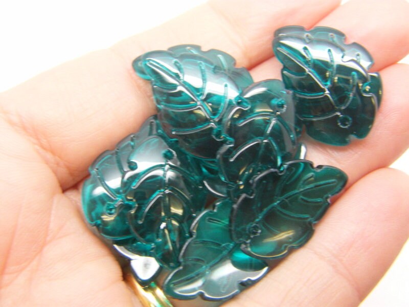 10 Leaf  charms blue green glass L325