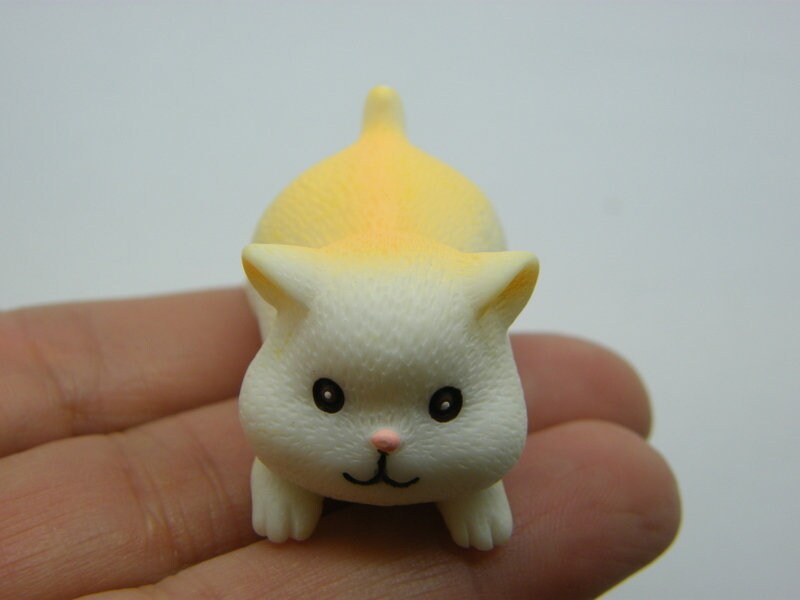 1 Cat embellishment miniature resin A419 - SALE 50 %OFF