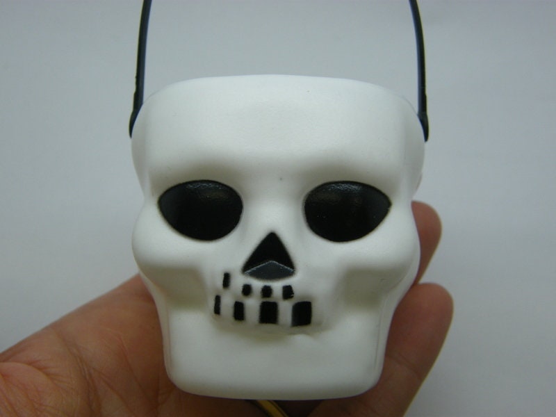 1 Skull miniature Halloween candy bucket