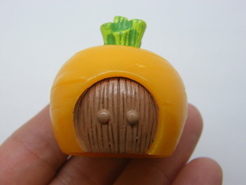 1 Carrot top house miniature resin P