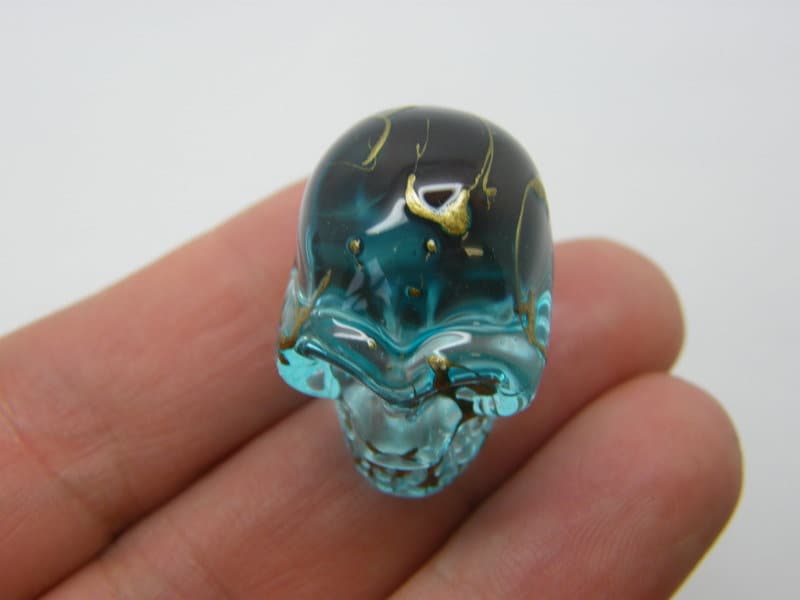 1 Skull embellishment miniature  glass HC548