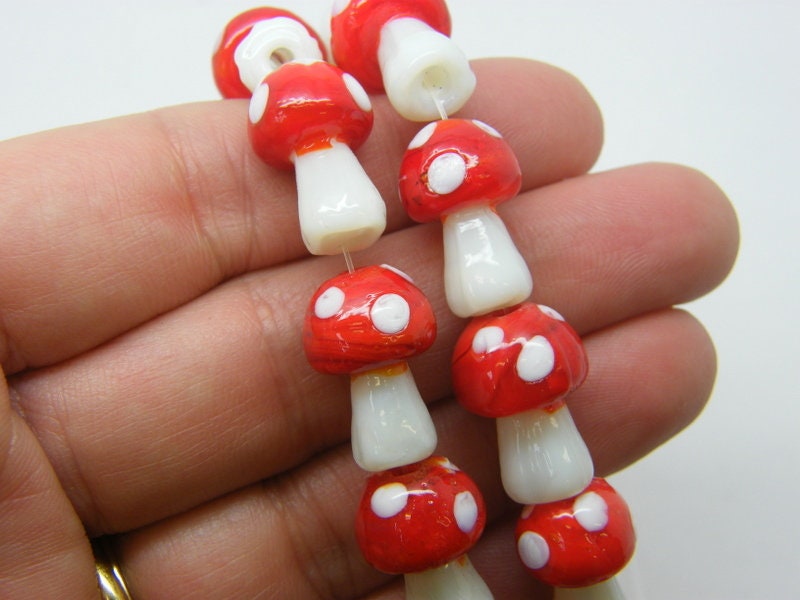 18 Mushroom beads red and white glass B179