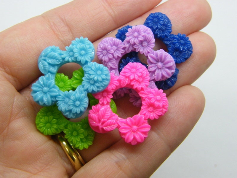 20 Beautiful raised Flowers ring beads random mixed resin F152 - SALE 50 %OFF